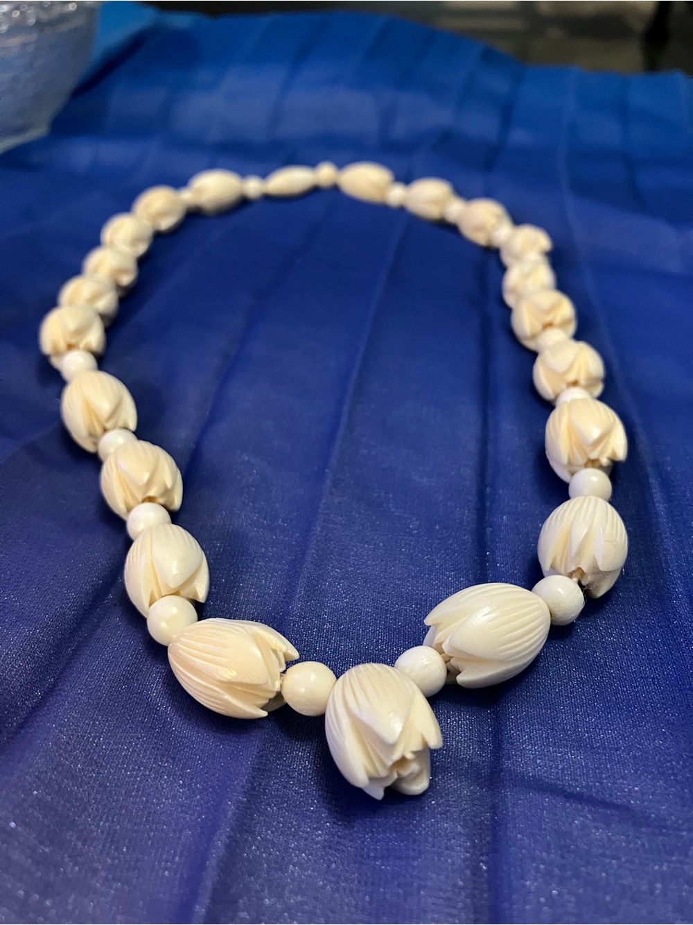 Vintage Celluloid Hawaiian Pikake Tulip Flower Bud Beaded Necklace 18”